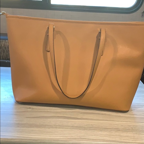 Authentic Michael Kors brown leather zip tote - Picture 2 of 7